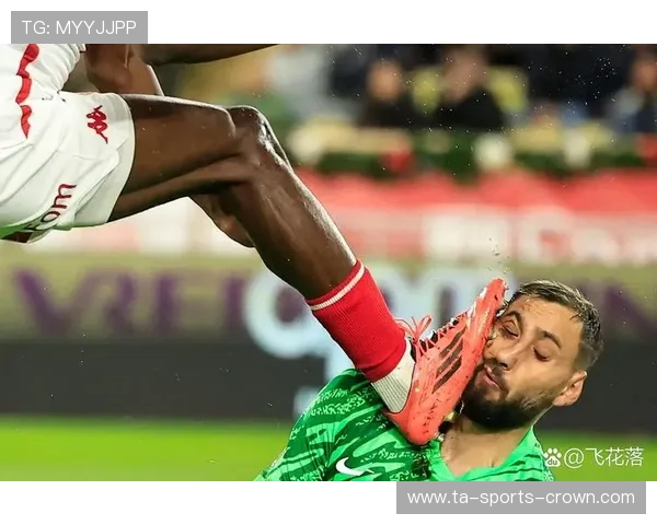 为什么轻微接触也算犯规？足球“接触犯规”判罚标准解析