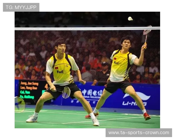 傅海峰真是累觉不爱了，打完比赛回家连沙发都懒得坐，直接瘫倒那堆名表旁边了