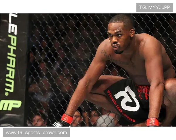 乔恩·琼斯微博照片点赞数堪比小鲜肉，真是赛场上冷面“王子”私下太会撩了吧？