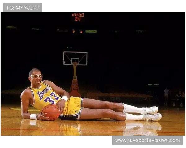 卡里姆·阿布杜尔-贾巴尔内线高效终结力显著超越同期中锋