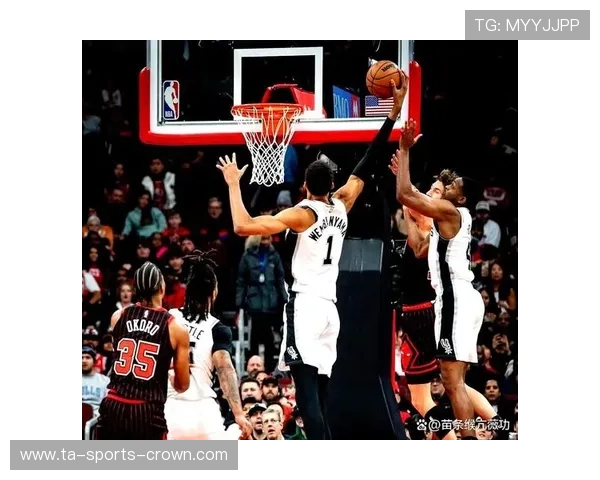 文班亚马挡拆拉开内线空间三分效率较新秀季提升