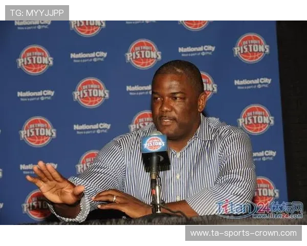 乔·杜马斯无球跑动撕裂防线，防守压迫改变对手进攻节奏