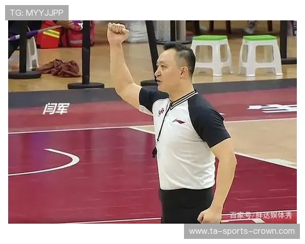 裁判如何准确判定防守犯规的规则解析
